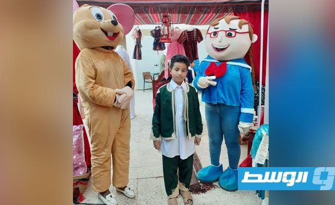 حظور مميز للأطفال بالزي الوطني الليبي في بازار «أنتِ الأمل». (الوسط)