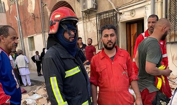 انتشال جثماني طفلين من تحت الأنقاض بعد انهيار جزئي لعمارة وسط طرابلس