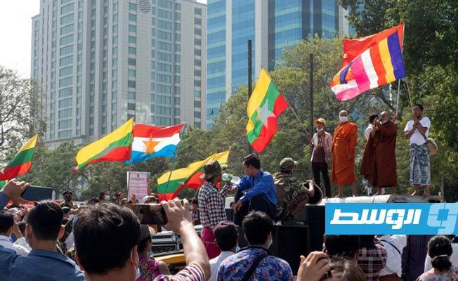 انقلاب بورما: ارتباك وغضب في الشارع.. وحلم الديمقراطية في مهب الريح