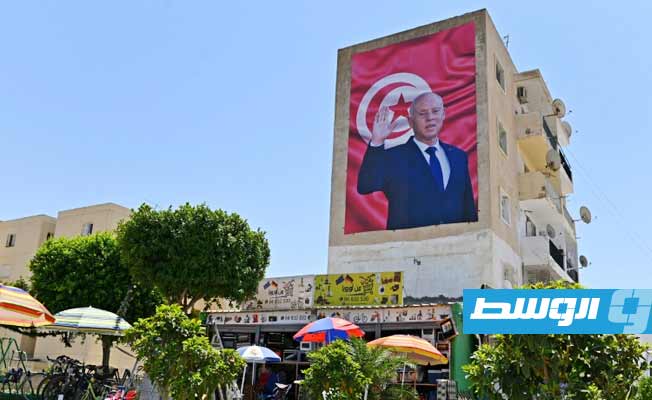 الرئيس التونسي يعلن اعتزامه حل المجالس البلدية