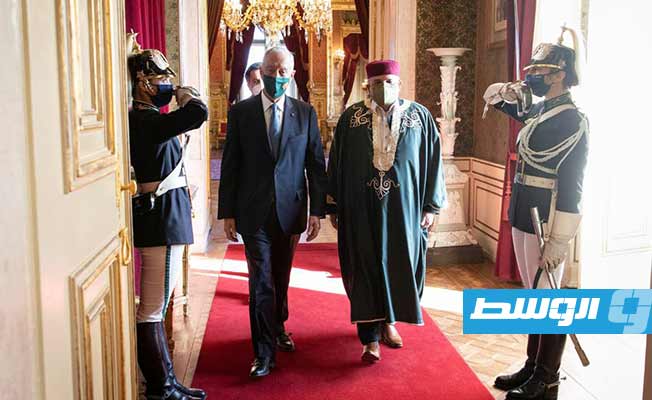 السفير سعد عقوب مع الرئيس البرتغالي بعد تقديم أوراق اعتماده بالقصر الرئاسي في لشبونة. الأربعاء 19 يناير 2022. (الخارجية الليبية)