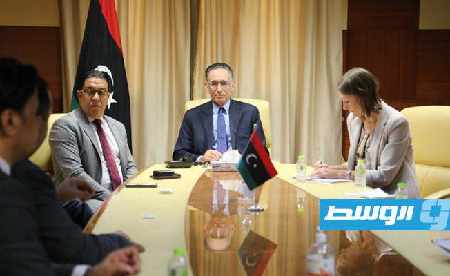 لقاء الحويج مع نائبة السفيرة البريطانية لدى ليبيا والمحلق التجاري بالسفارة، الأحد 16 أكتوبر 2022. (وزارة الاقتصادي والتجارة)