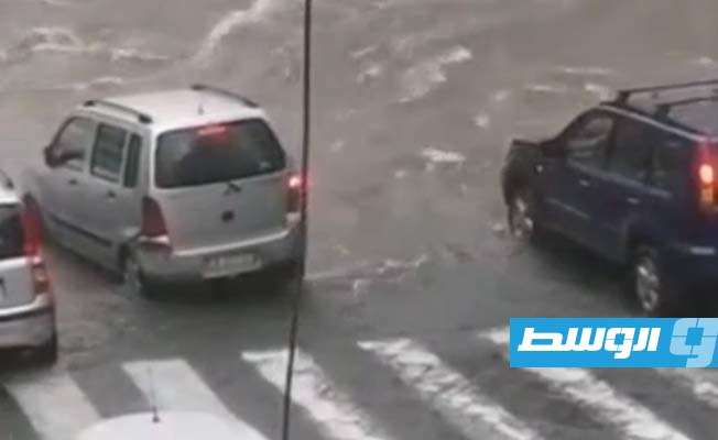 لقطة من فيديو لحظة إغراق الفيضانات للشوارع في صقلية. (الإنترنت)