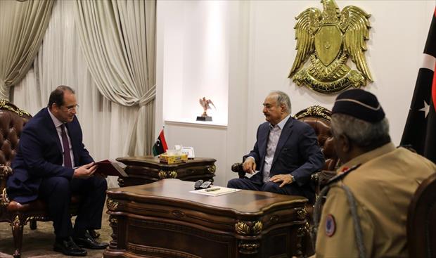 بالصور: المشير حفتر يستقبل رئيس المخابرات العامة المصرية