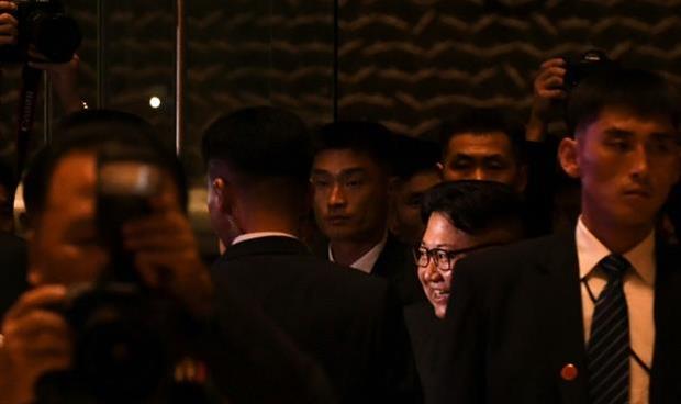 نزهة ليلية لزعيم كوريا الشمالية في سنغافورة عشية قمته مع ترامب