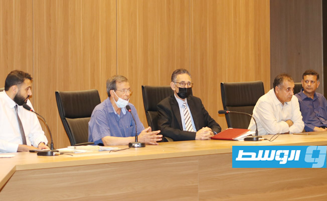 جانب من اجتماع الحويج مع الغرفة التجارية بالمنطقة الشرقية والجنوبية في بنغازي، 2 مايو 2021. (وزارة الاقتصاد)