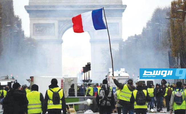 32 ألفًا من «السترات الصفر» يتظاهرون في فرنسا