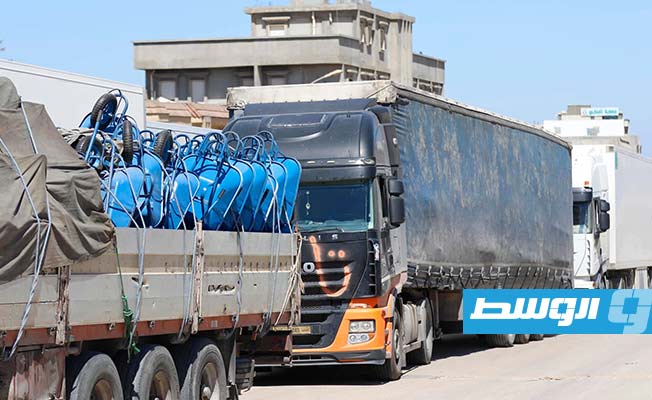 وصول 12 شاحنة محملة بمواد إغاثة من طرابلس إلى البيضاء