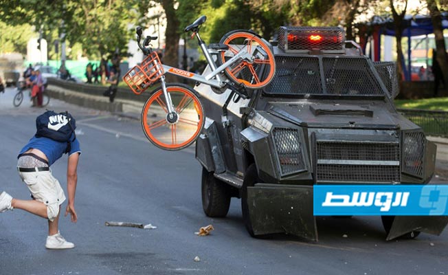 طوارئ في العاصمة التشيلية بعد تظاهرات عنيفة ضد زيادة رسوم المترو