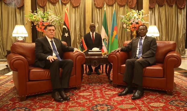 جانب من زيارة السراج إلى غينيا ومباحثاته مع الرئيس أوبيانغ. (صفحة المكتب الإعلامي للرئيس المجلس الرئاسي عبر فيسبوك)