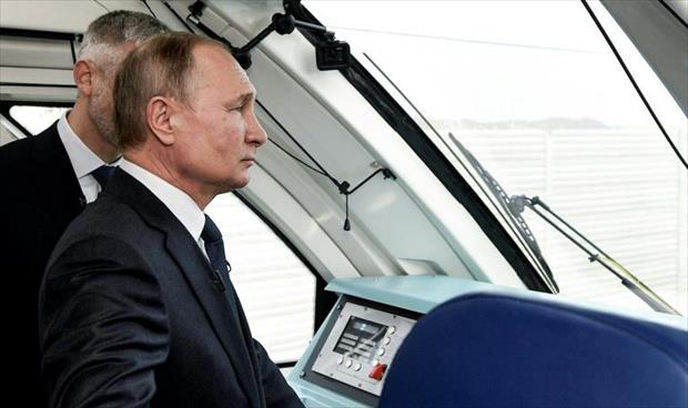 بوتين يفتتح خط السكة الحديد مع القرم