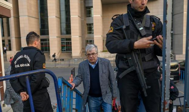 القضاء التركي يبقي على عقوبات بالسجن بحق 12 صحفيا
