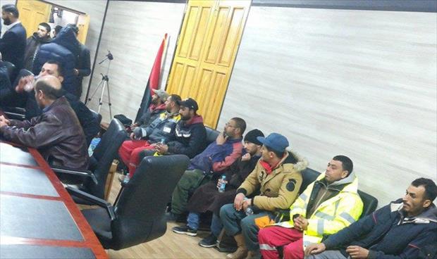 شاهد.. وصول العمال التونسيين إلى مديرية أمن الزاوية بعد تحريرهم من الخاطفين