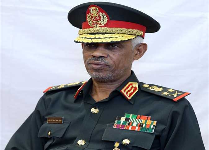 وزير الدفاع السوداني يؤدي القَسَم رئيساً للمجلس العسكري الانتقالي
