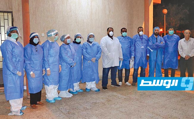فريق طبي يتابع الحالة الصحية لنزلاء الحجر في بنغازي