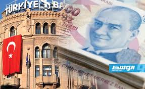 تراجع قياسي لليرة التركية عقب عزل إردوغان مسؤولين كبار في البنك المركزي
