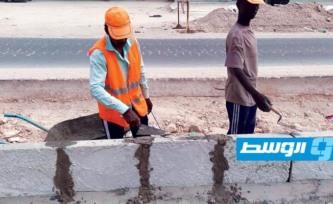 جانب من أعمال تطوير الطريق الدائري الرابع في بنغازي. (الإنترنت)