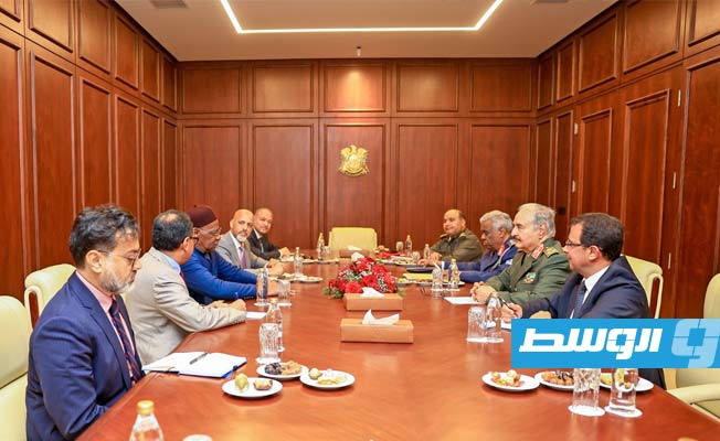 المبعوث الأممي التقى في بنغازي قائد قوات القيادة العامة المشير خليفة حفتر، الإثنين 13 مارس 2023 (حساب باتيلي على تويتر)