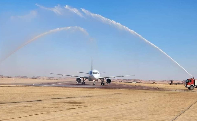 بالصور| وصول أولى رحلات الخطوط الليبية مطار الكفرة