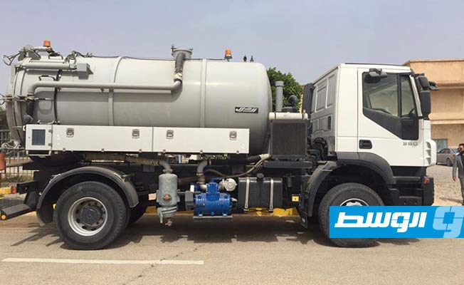 المؤسسة الوطنية للنفط تسلم بلدية مرادة شاحنة شفط مياه