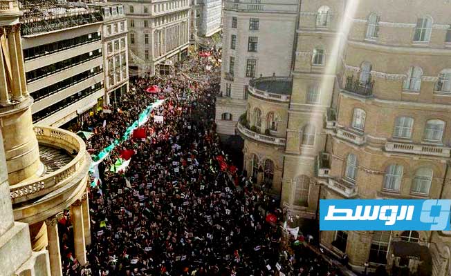 شاهد: الآلاف يتظاهرون في لندن تضامنًا مع الفلسطينيين واحتجاجًا على مجازر الاحتلال في غزة
