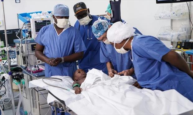 طفلة تخضع لأول عملية قلب مفتوح في مالي
