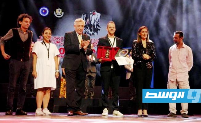 «إيكاروس» يحصد جوائز مهرجان القاهرة للمسرح التجريبي
