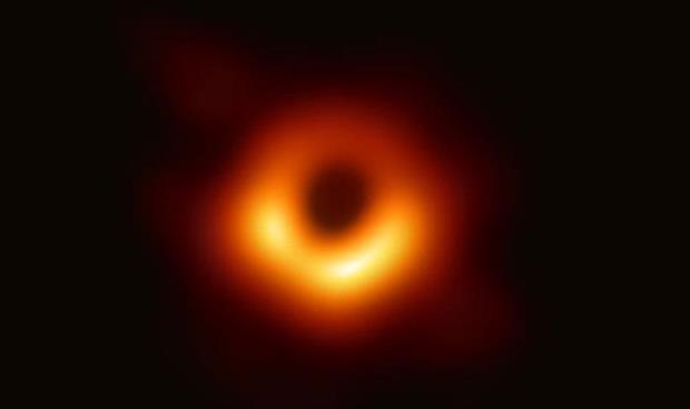 شاهد الصورة الأولى لثقب أسود