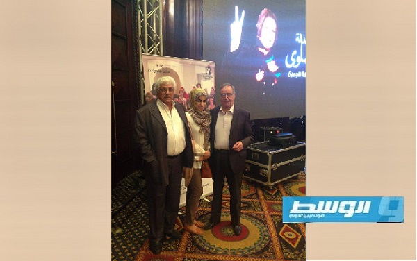 الدكتور جمعة عتيقة ومحمد العمامي وكريمته يوم تأبينها في القاهرة