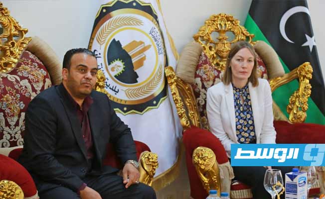 نائبة السفيرة البريطانية: نشارك الزنتان الرغبة في انتخابات توحد ليبيا
