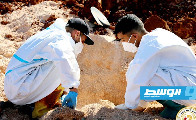 من استخراج جثث من مقبرة الظهر الأحمر في درنة، 2 ديسمبر 2023. (هيئة البحث عن المفقودين)