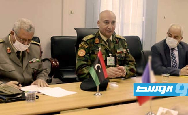 من لقاء رئيس الأركان والمحلق العسكري الفرنسي, 2 إبريل 2021. (صفحة الجيش الليبي على فيسبوك)