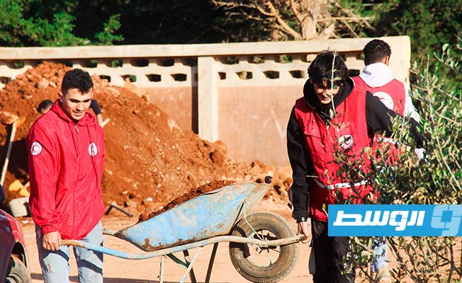جانب من دفن الجثث مجهولة الهوية، الأربعاء 22 فبراير 2023 (الهلال الأحمر الليبي)