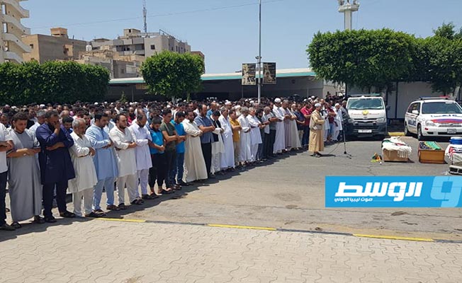صلاة الجنازة على أرواح ضحايا قصف المستشفي الميداني. (مركز الطب والدعم الميداني)