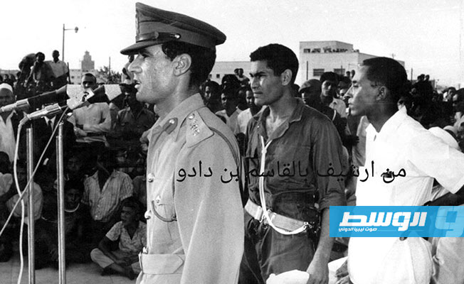 مع القذافي في اول خطاب له من أمام ضريح عمر المختار