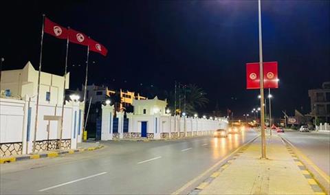 بالصور: تزيين شوارع طرابلس بالأعلام الليبية والتونسية استعدادا لزيارة قيس سعيد