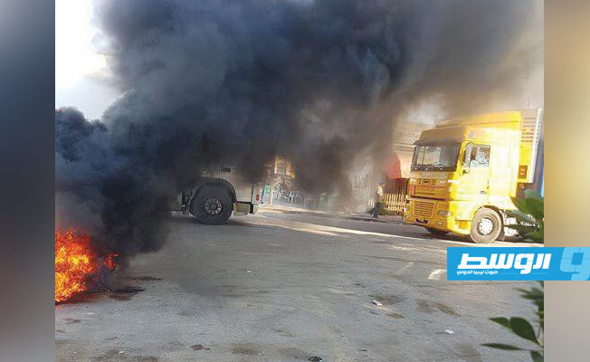 لجنة أزمة الوقود: احتجاز سيارات ليبية في بن قردان للمقايضة عليها بفتح التهريب