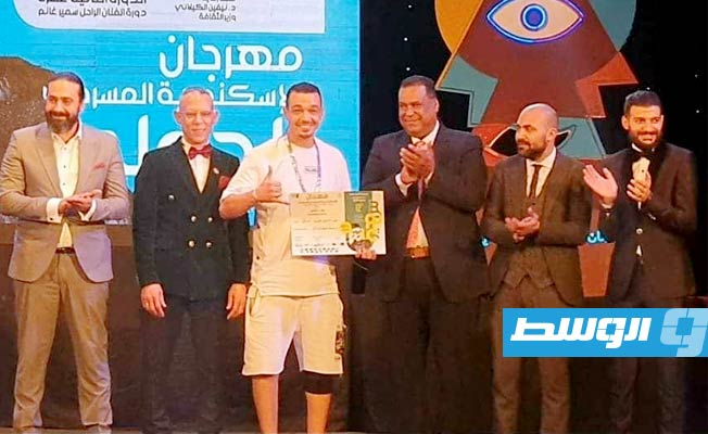 حسين العبيدي يفوز بجائزة التمييز في الأداء الحركي في مهرجان «مسرح بلا إنتاج» بالإسكندرية (الإنترنت)