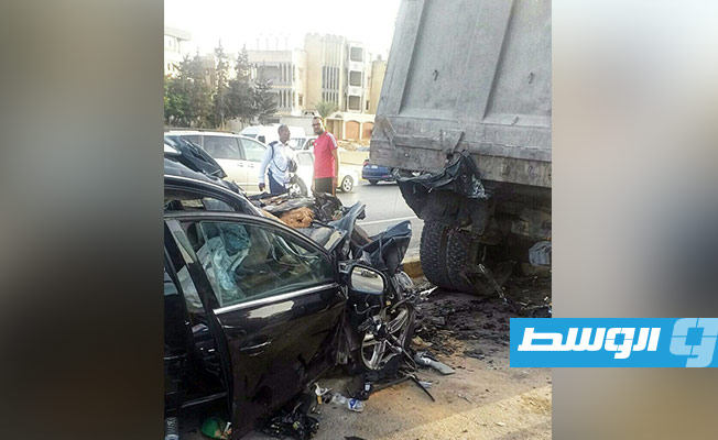سيارة متهشمة جراء حادث مروري مروع على الطريق السريع بطرابلس، 3 يوليو 2021. (مديرية أمن طرابلس)