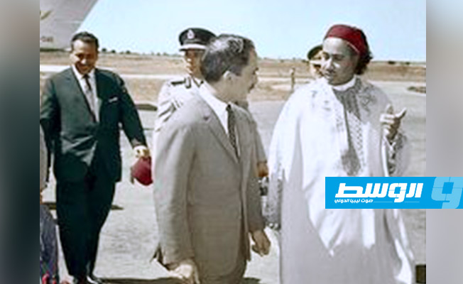 مرافقا لولي العهد في زيارته إلى الاردن وجلاله الملك حسين في استقبالهم