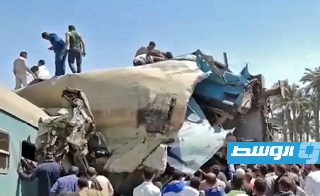 مصر.. توقيف سائقي قطاري الصعيد و6 مسؤولين في السكك الحديدية في قضية حادث التصادم