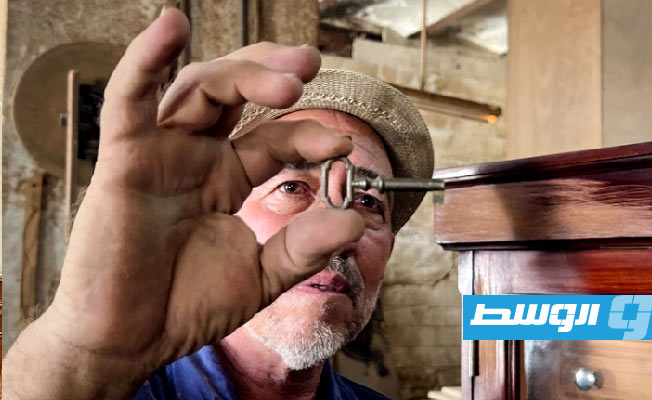 تصنيع علب السيجار فن عريق في كوبا