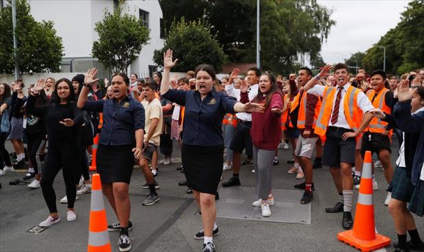 تكريمًا لضحايا هجوم مسجدي كرايست تشيرش..نيوزيلنديون يؤدون رقصة «الهاكا» (فيديو)