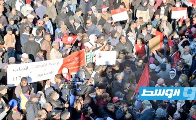 محتجون تونسيون يتهمون قوات الأمن بمحاولة فض اعتصامهم بالقوة