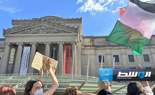 المئات يتجمعون في متحف بروكلين للاحتجاج على حرب الإبادة الإسرائيلية على غزة، الجمعة 31 مايو 2024 (الإنترنت)