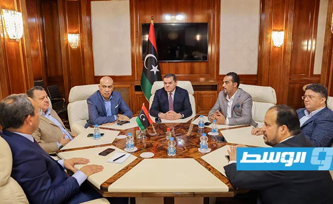 رئيس حكومة الوحدة الوطنية يلتقي رؤساء أندية الأهلي بنغازي والنصر والاتحاد والأهلي طرابلس. 22 سبتمبر. (المركز الإعلامي)