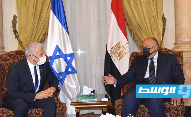 رئيس الوزراء الإسرائيلي «المناوب» يزور القاهرة ويلتقي سامح شكري