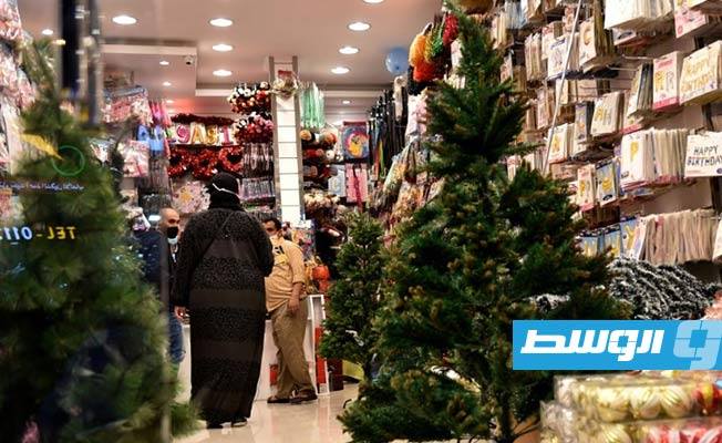 «فرانس برس»: أشجار وزينة عيد الميلاد للبيع في السعودية في مشهد غير مألوف
