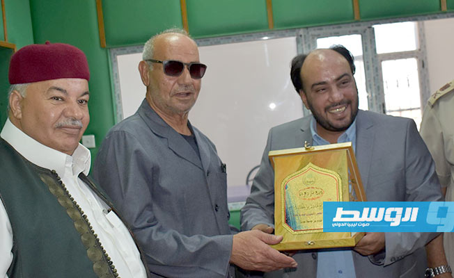 جامعة طبرق تكرم رئيس المجلس التسييري للبلدية وآمر المنطقة العسكرية