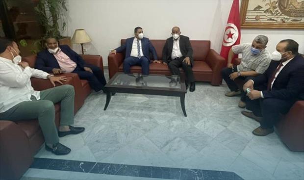وفد حكومي ليبي يصل مطار قرطاج الدولي التونسي، 10 يوليو 2021. (منصة حكومتنا)